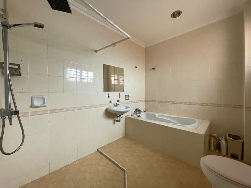 Rumah Berkembar untuk Disewa di Bukit Istana (Kuantan) - Soon Yen Loo - Bathroom - PropertyGuru.com.my