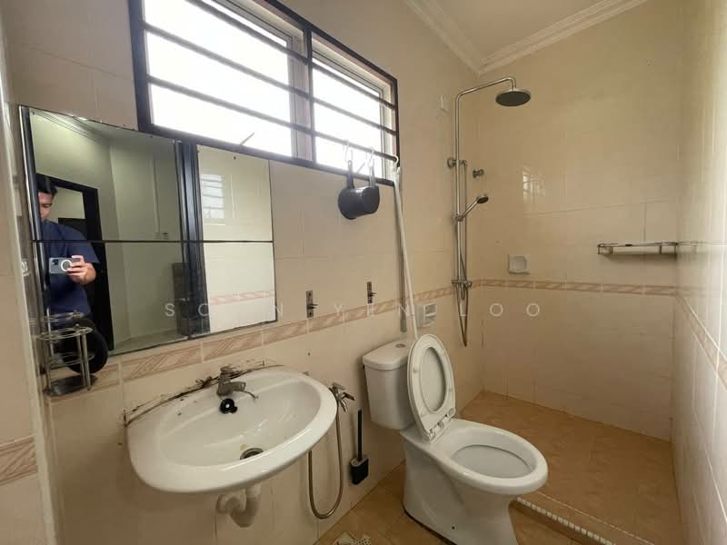 Rumah Berkembar untuk Disewa di Bukit Istana (Kuantan) - Soon Yen Loo - Bathroom - PropertyGuru.com.my