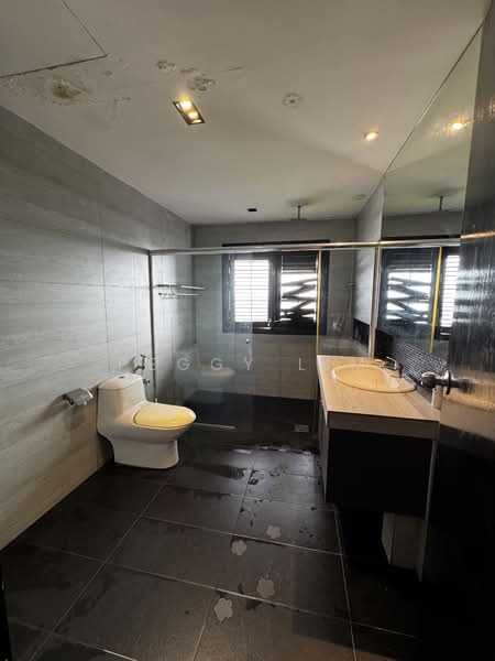 Kondominium untuk Dijual di Armanee Terrace - Peggy Lim - Bathroom - PropertyGuru.com.my