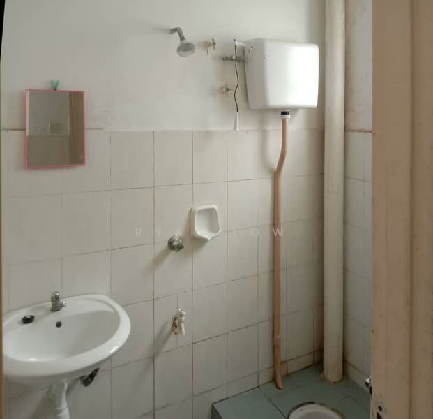 2-storey Terraced House for Sale in Mahkota Cheras (Cheras) - Ryan Low - Bathroom - PropertyGuru.com.my
