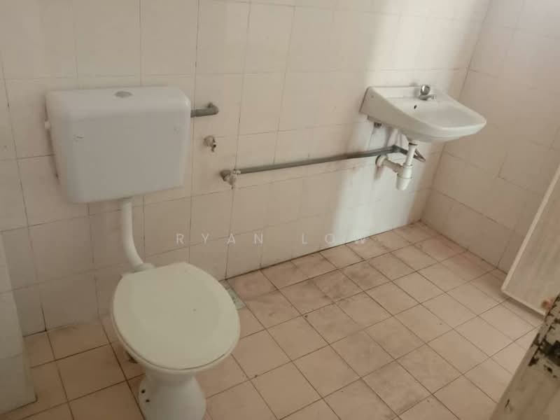 2-storey Terraced House for Sale in Mahkota Cheras (Cheras) - Ryan Low - Bathroom - PropertyGuru.com.my