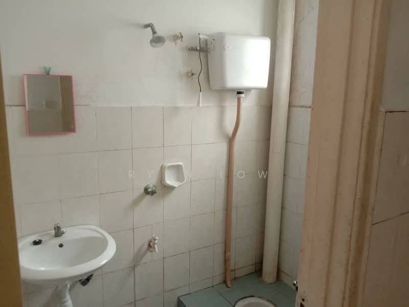 2-storey Terraced House for Sale in Mahkota Cheras (Cheras) - Ryan Low - Bathroom - PropertyGuru.com.my