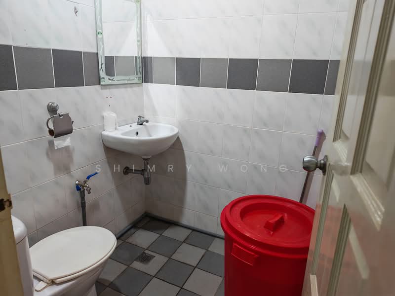Shop / Office for Sale in Taman Desa (Kuala Lumpur) - Shimry Wong - Bathroom - PropertyGuru.com.my
