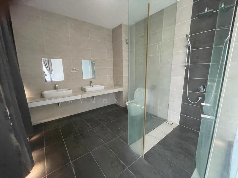 Rumah Teres 4-Tingkat untuk Disewa di PJU 8, Damansara Perdana (Petaling Jaya) - Raymond Tan - Bathroom - PropertyGuru.com.my