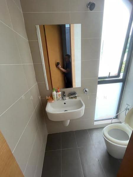 Rumah Teres 4-Tingkat untuk Disewa di PJU 8, Damansara Perdana (Petaling Jaya) - Raymond Tan - Bathroom - PropertyGuru.com.my