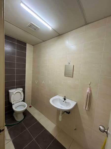 Servis Apartment untuk Disewa di Cova Square - Ivan Loo - Bathroom - PropertyGuru.com.my
