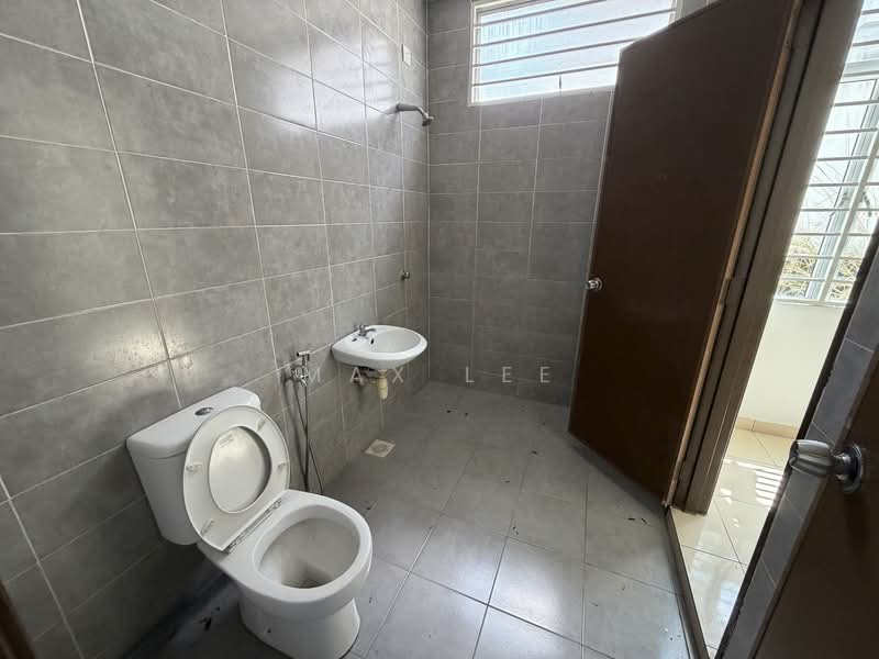 Semi-Detached House for Sale in Taman Setia Impian (Kajang) - Max Lee - Bathroom - PropertyGuru.com.my