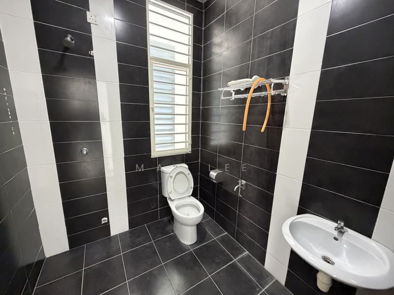 Semi-Detached House for Sale in Taman Setia Impian (Kajang) - Max Lee - Bathroom - PropertyGuru.com.my