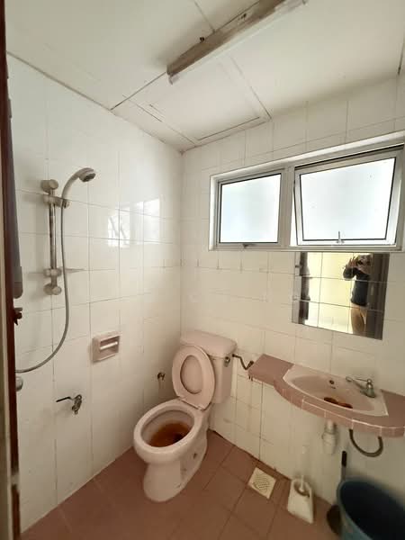 Kondominium untuk Disewa di Casa Mila Victoria - Yen Ching - Bathroom - PropertyGuru.com.my
