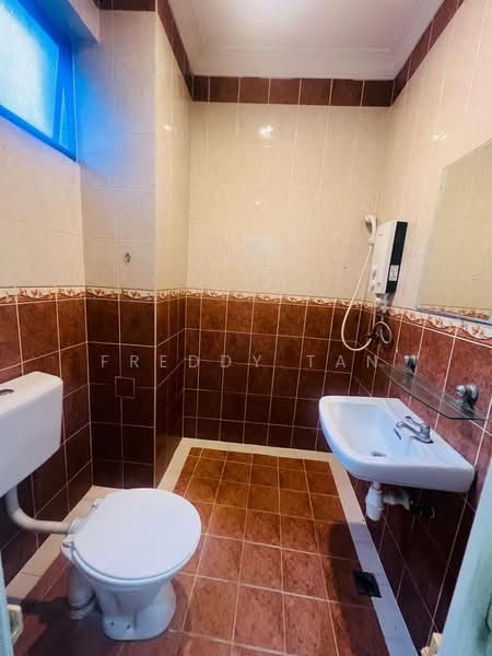 Kondominium untuk Dijual di Vista Condominium - Freddy Tan - Bathroom - PropertyGuru.com.my