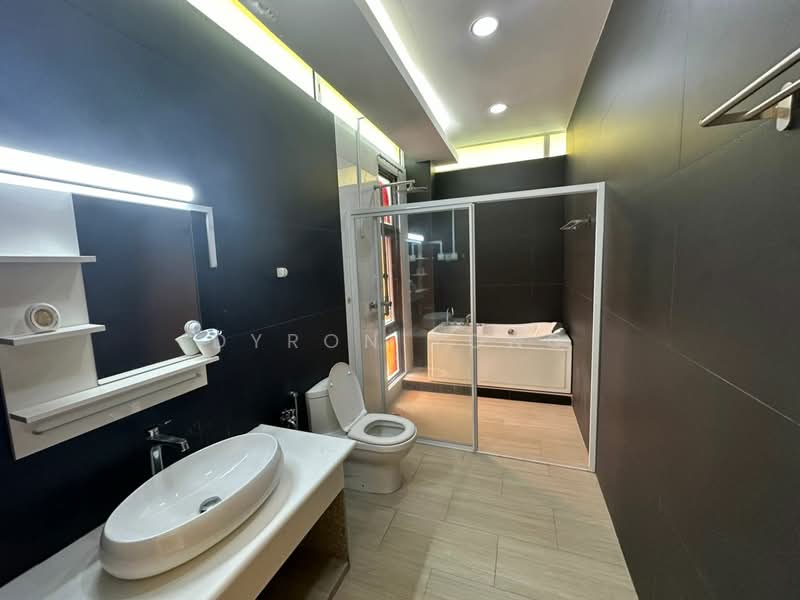Rumah Banglo untuk Dijual di Seri Kembangan (Selangor) - Dyron Yong - Bathroom - PropertyGuru.com.my