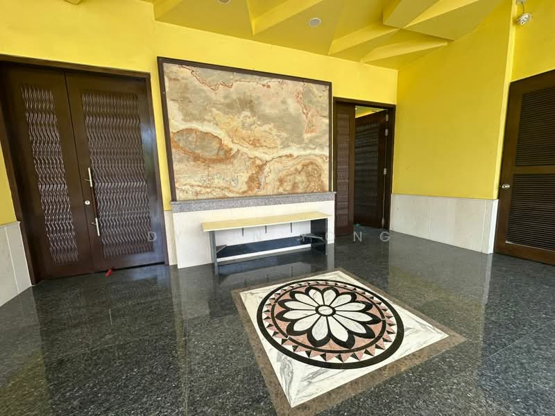 Rumah Banglo untuk Dijual di Seri Kembangan (Selangor) - Dyron Yong - Entrance - PropertyGuru.com.my