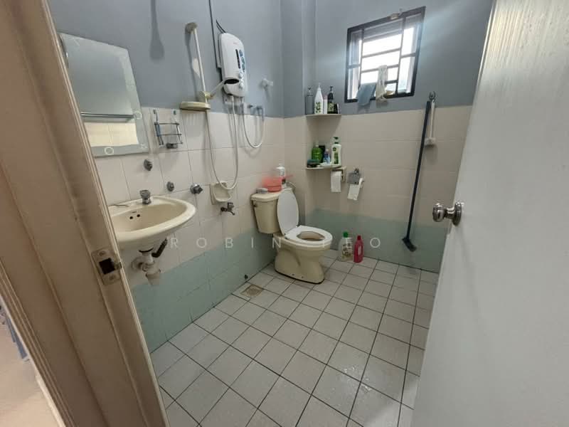 2-storey Terraced House for Sale in Bandar Indahpura (Kulai) - Robin Teo - Bathroom - PropertyGuru.com.my