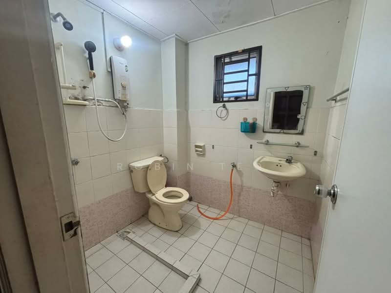 2-storey Terraced House for Sale in Bandar Indahpura (Kulai) - Robin Teo - Bathroom - PropertyGuru.com.my