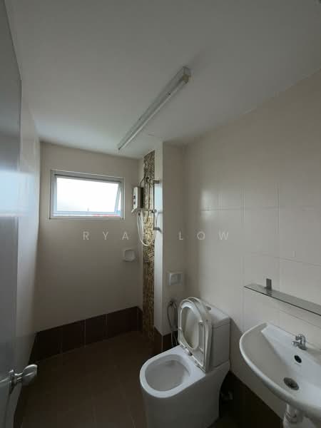 Kondominium untuk Dijual di Astana Lumayan - Ryan Low - Bathroom - PropertyGuru.com.my