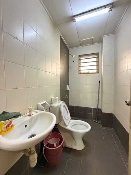 3-storey Terraced House for Rent in Laman Rimbunan (Kepong) - Alicia Soo - Bathroom - PropertyGuru.com.my