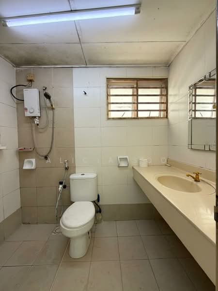 3-storey Terraced House for Rent in Laman Rimbunan (Kepong) - Alicia Soo - Bathroom - PropertyGuru.com.my