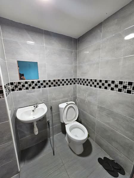 Pangsapuri untuk Disewa di Bayu Puteri - Harvin Cheema - Bathroom - PropertyGuru.com.my
