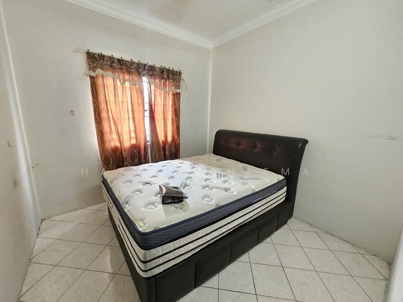 Pangsapuri untuk Disewa di Bayu Puteri - Harvin Cheema - Bedroom - PropertyGuru.com.my