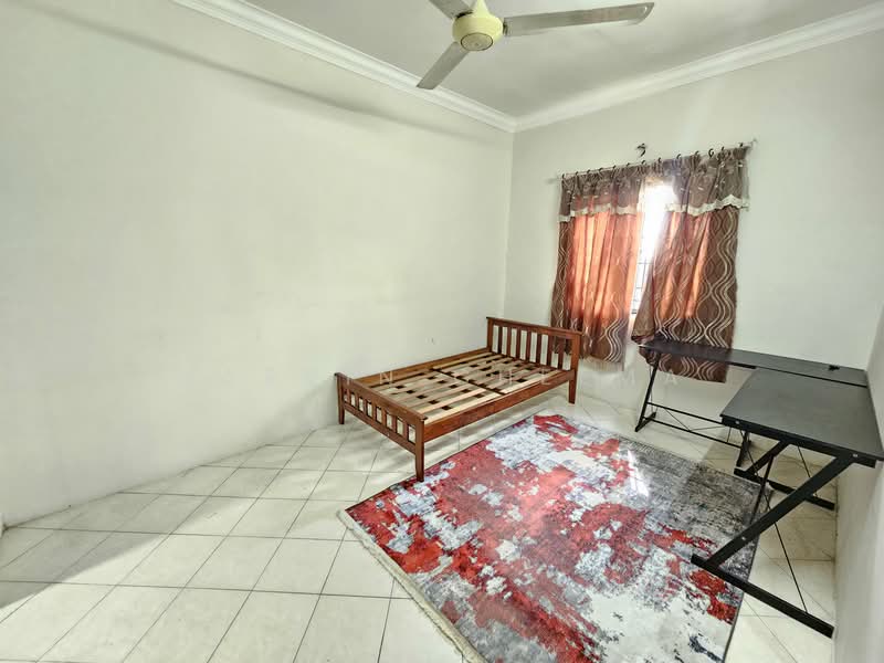 Pangsapuri untuk Disewa di Bayu Puteri - Harvin Cheema - Bedroom - PropertyGuru.com.my
