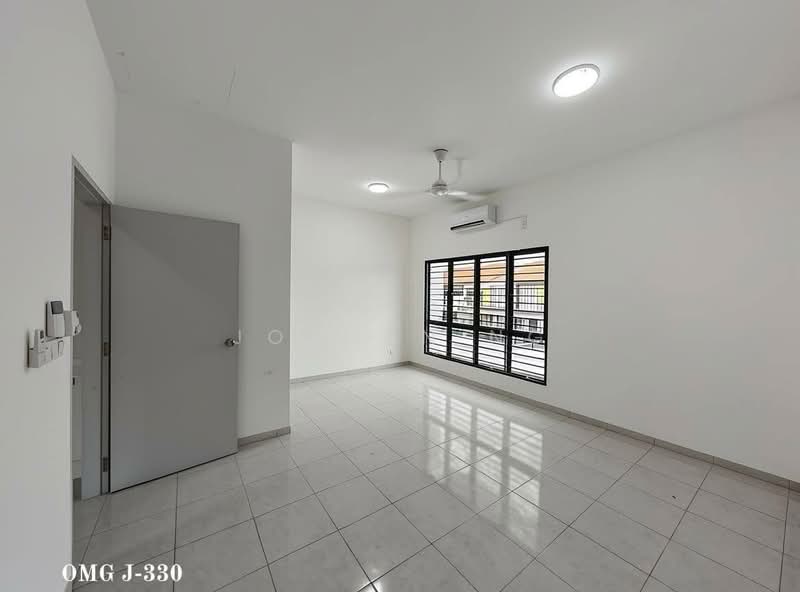 2-storey Terraced House for Sale in Setia Utama (Setia Alam) - Jordan Ng - Living Room - PropertyGuru.com.my
