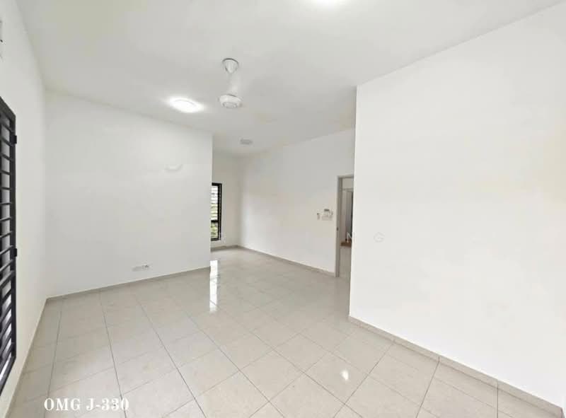 2-storey Terraced House for Sale in Setia Utama (Setia Alam) - Jordan Ng - Living Room - PropertyGuru.com.my