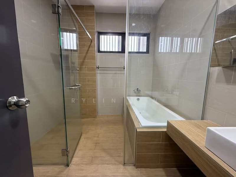 Rumah Berkembar untuk Dijual di Bandar Rimbayu (Telok Panglima Garang) - Rylin Tan - Bathroom - PropertyGuru.com.my