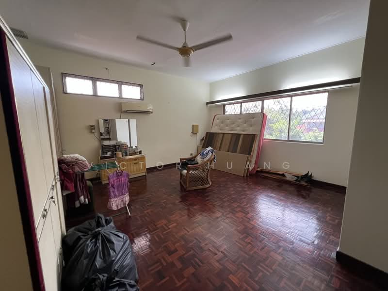 Rumah Banglo untuk Dijual di Seksyen 4 (Shah Alam) - Victor Huang - Bedroom - PropertyGuru.com.my