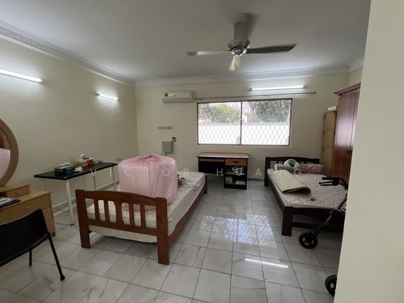 Rumah Banglo untuk Dijual di Seksyen 4 (Shah Alam) - Victor Huang - Bedroom - PropertyGuru.com.my