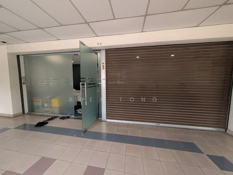 Office for Rent in Bandar Puteri Puchong (Puchong) - Alex Tong - Entrance - PropertyGuru.com.my