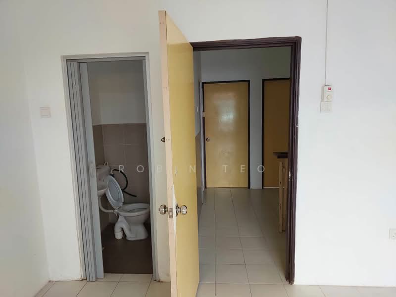 Rumah Teres 2 Tingkat untuk Disewa di Kelapa Sawit (Kulai) - Robin Teo - Bathroom - PropertyGuru.com.my