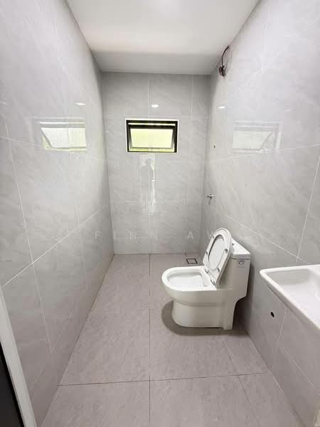 Semi-Detached House for Sale in Kampung Bahru (Johor Bahru) - Finn Aw - Bathroom - PropertyGuru.com.my