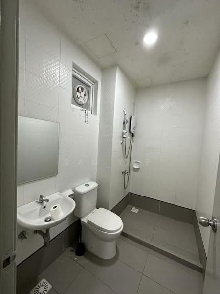 Servis Apartment untuk Disewa di Seasons Amara Larkin - Sam Yap - Bathroom - PropertyGuru.com.my