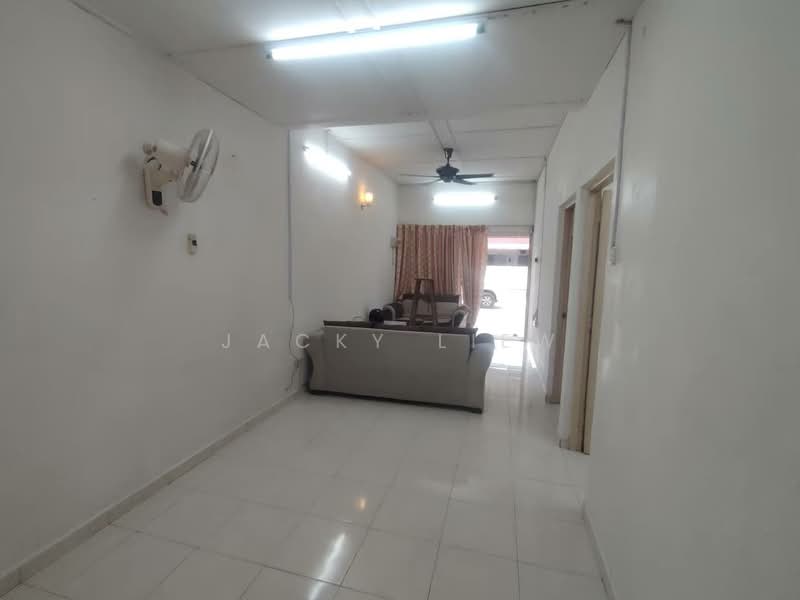 1-storey Terraced House for Rent in Ipoh (Perak) - Jacky Liew - Living Room - PropertyGuru.com.my