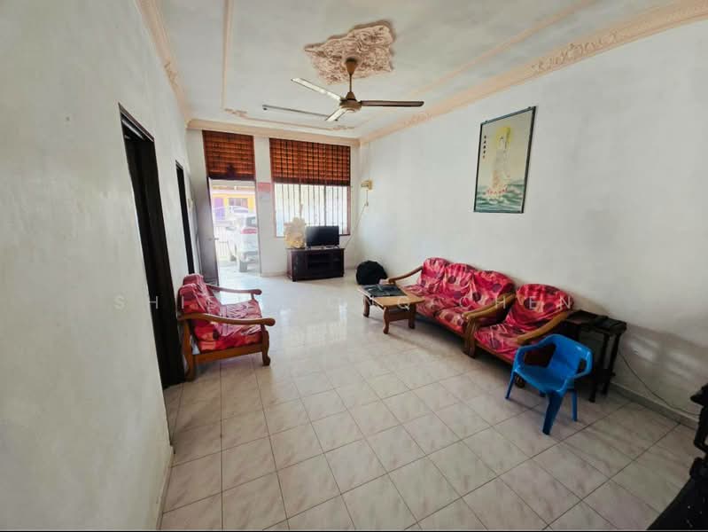 Rumah Teres 1 Tingkat untuk Dijual di Taman Ungku Tun Aminah (Skudai) - Shieh Long Chen - Living Room - PropertyGuru.com.my