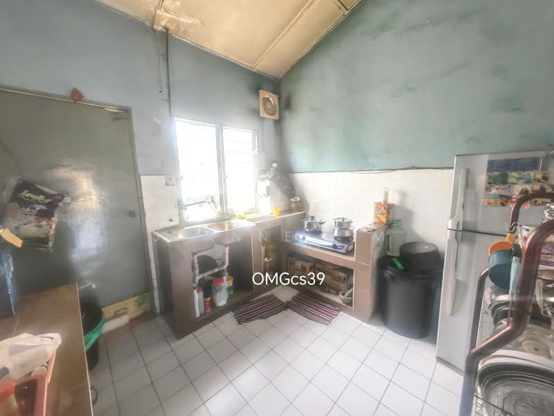 1-storey Terraced House for Sale in Klang (Selangor) - Joanne Lim - Kitchen - PropertyGuru.com.my