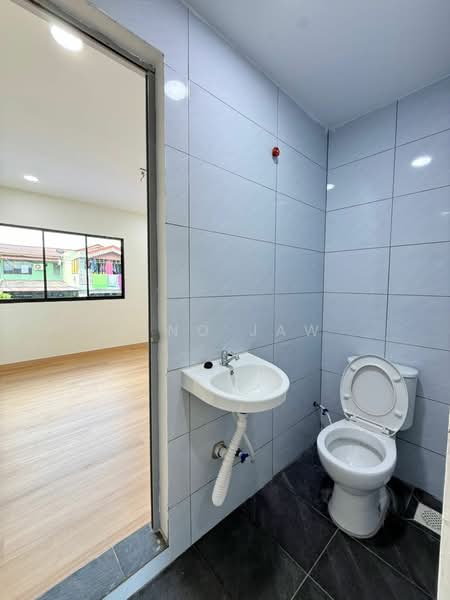 Rumah Teres 2 Tingkat untuk Dijual di Taman Damai Jaya (Skudai) - Kino Jaw - Bathroom - PropertyGuru.com.my