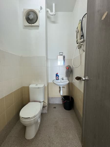 Condominium for Sale at Cassia Resort Condominium - LS Chua - Bathroom - PropertyGuru.com.my