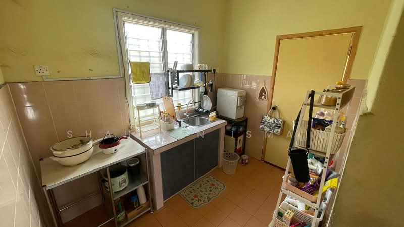 Rumah Teres 1 Tingkat untuk Dijual di Bandar Mahkota Banting (Tanjong Duabelas) - Shahidan Ismail - Kitchen - PropertyGuru.com.my