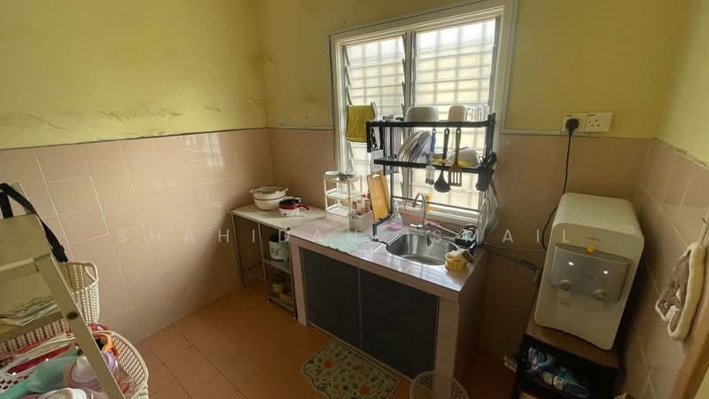 Rumah Teres 1 Tingkat untuk Dijual di Bandar Mahkota Banting (Tanjong Duabelas) - Shahidan Ismail - Kitchen - PropertyGuru.com.my