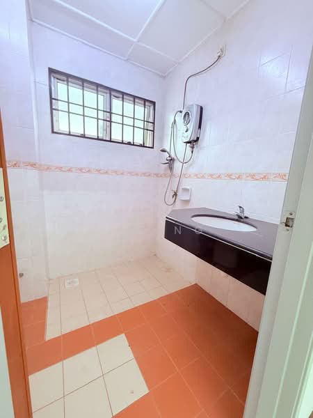 Rumah Teres 2 Tingkat untuk Dijual di Taman Usahawan (Kepong) - Leo Ng - Bathroom - PropertyGuru.com.my