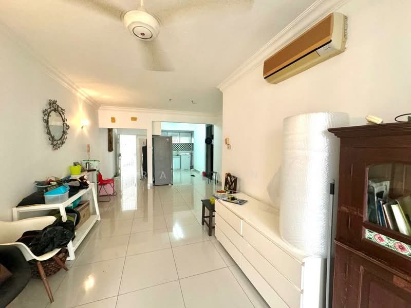 Kondominium untuk Disewa di Gurney Park Condominium - Ray Fun - Living Room - PropertyGuru.com.my