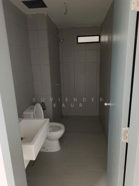 Servis Apartment untuk Disewa di E'Island Lake Haven - Suviender Kaur - Bathroom - PropertyGuru.com.my