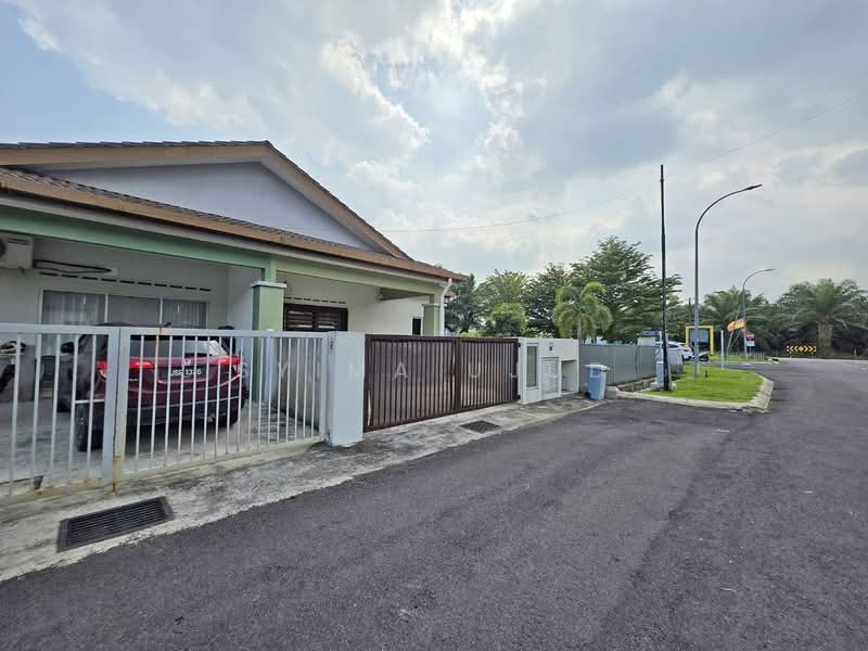 Rumah Berkembar untuk Dijual di Banting (Selangor) - Syima Ujud - Exterior - PropertyGuru.com.my