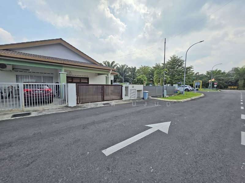 Rumah Berkembar untuk Dijual di Banting (Selangor) - Syima Ujud - Exterior - PropertyGuru.com.my