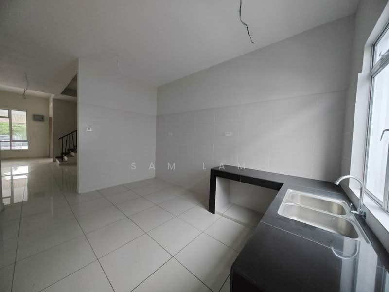 2-storey Terraced House for Sale in Bandar Lahat Mines (Lahat) - Sam Lam - Kitchen - PropertyGuru.com.my
