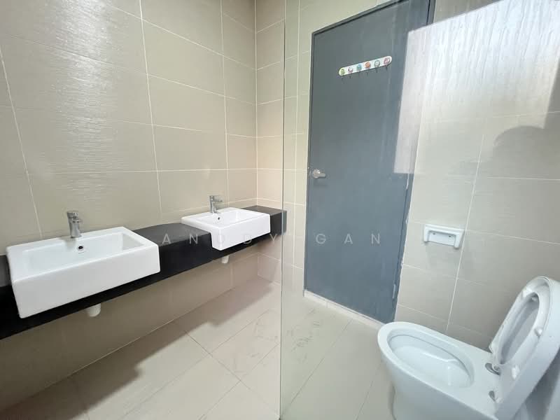 Cluster House for Sale in Bandar Bestari (Klang) - Anddy Gan - Bathroom - PropertyGuru.com.my
