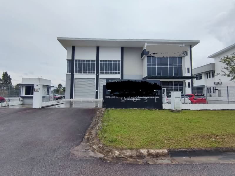 Semi-D Factory for Sale in Pasir Gudang (Johor) - Azlina Muslim - Exterior - PropertyGuru.com.my