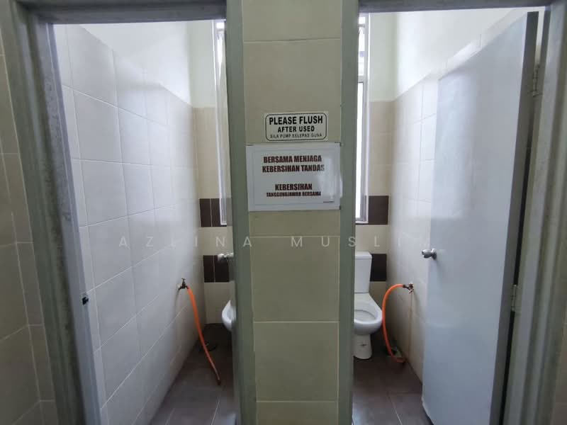 Semi-D Factory for Sale in Pasir Gudang (Johor) - Azlina Muslim - Bathroom - PropertyGuru.com.my