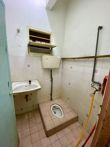 2-storey Terraced House for Sale in Taman Kledang Suria (Menglembu) - Sam Lam - Bathroom - PropertyGuru.com.my